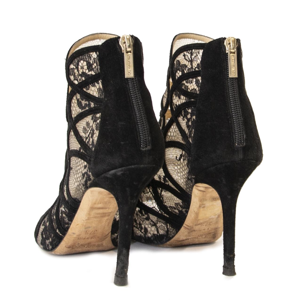 In good preloved condition

Jimmy Choo Black Lace Peeptoe Heels - Size 37 1/2

Nothing says sexy elegance like these peeptoe lace heels of Jimmy Choo. These heels are perfect for a night out or for a sexy date.

Style them with a cute dress and