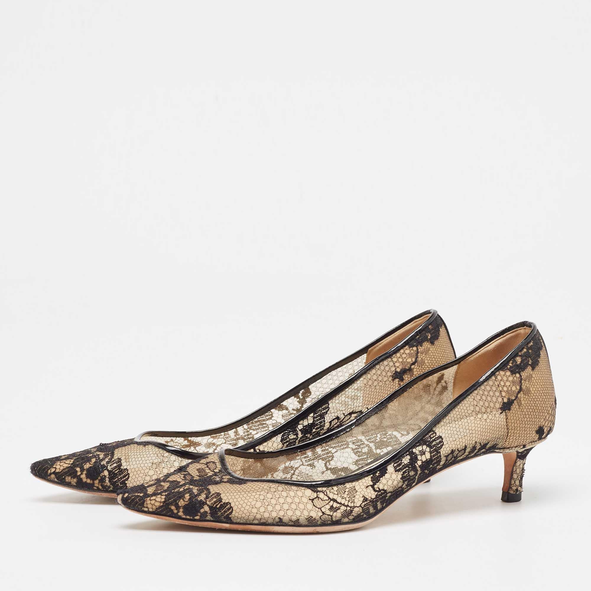 Jimmy Choo brings to you these lovely Romy pumps to complement your fashionable ensembles. These black pumps are crafted from intricate lace detailing and feature an elegant silhouette. They flaunt pointed toes 4cm stiletto heels and comfortable
