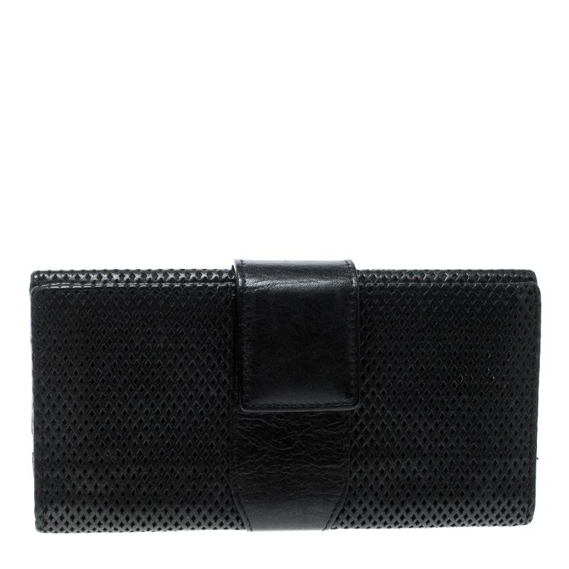 Add subtle elegance to your look when you carry this Jimmy Choo Uma wallet. It's made from black leather with intriguing laser cut design all over and has a logo detailing on the flap. Enclosed with snap closure, it has a fabric compartment. The