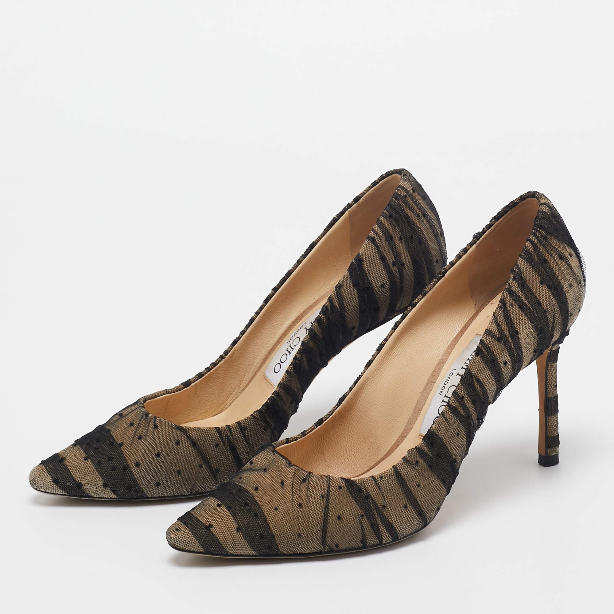 Découvrez l'élégance de la chaussure avec ces escarpins de marque pour femmes. Méticuleusement conçus, ces talons allient mode et confort pour vous permettre de briller dans tous les contextes.