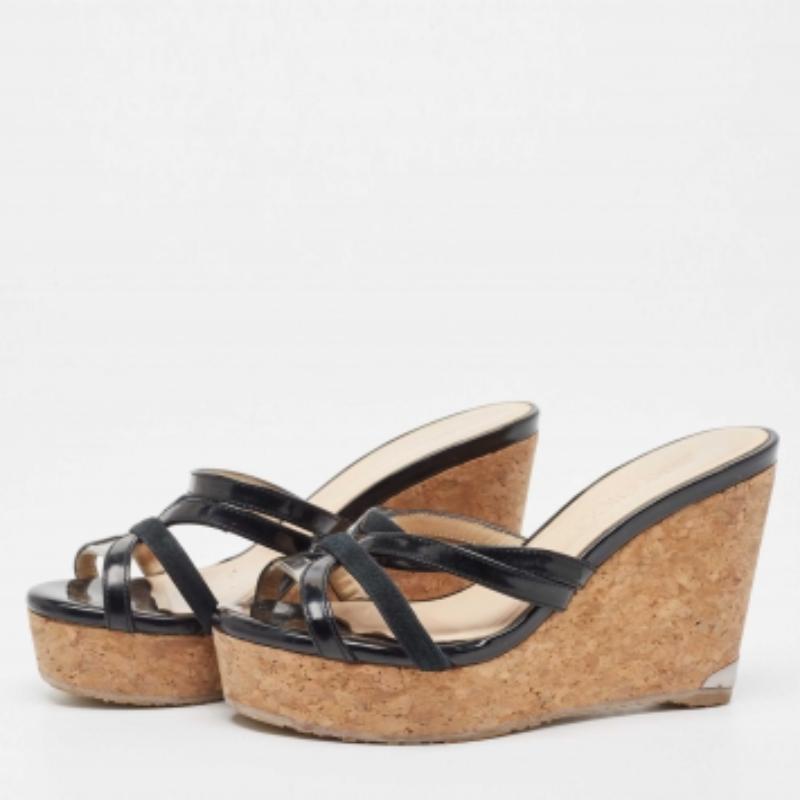 Jimmy Choo Sandalias negras de piel y ante con tiras y cuña de corcho Tamaño 35.5 en Bueno estado para la venta en Dubai, Al Qouz 2