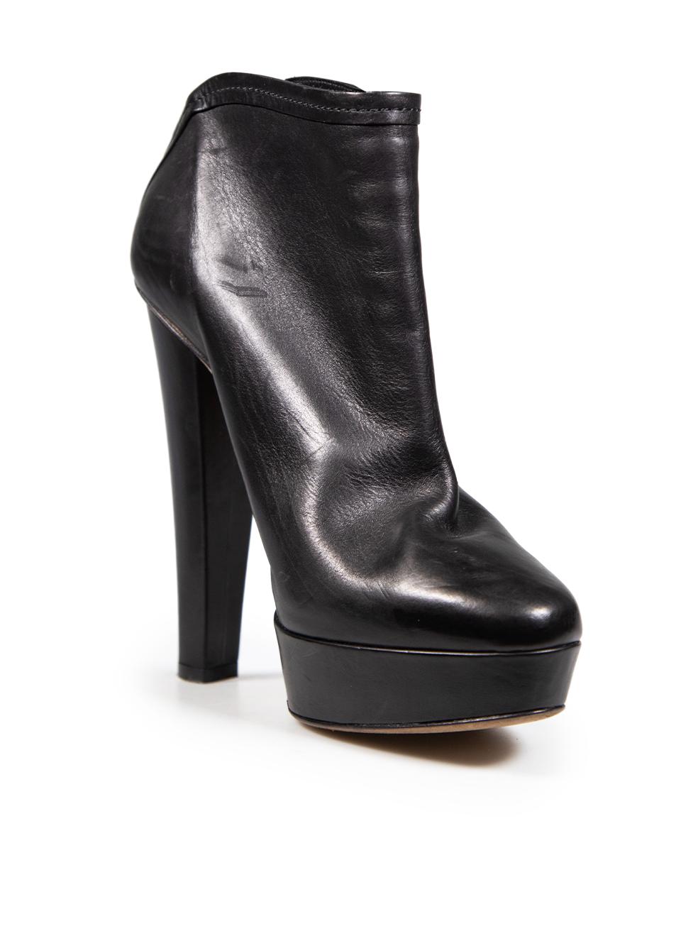 CONDITION is Very good. Minimal wear to the boots is evident. Abrasion to the leather across both shoes on this used Jimmy Choo designer resale item. This pair of shoes comes in the original dust bag.
 
 Details
 
 
 Black
 
 Leather
 
 Boots
 
