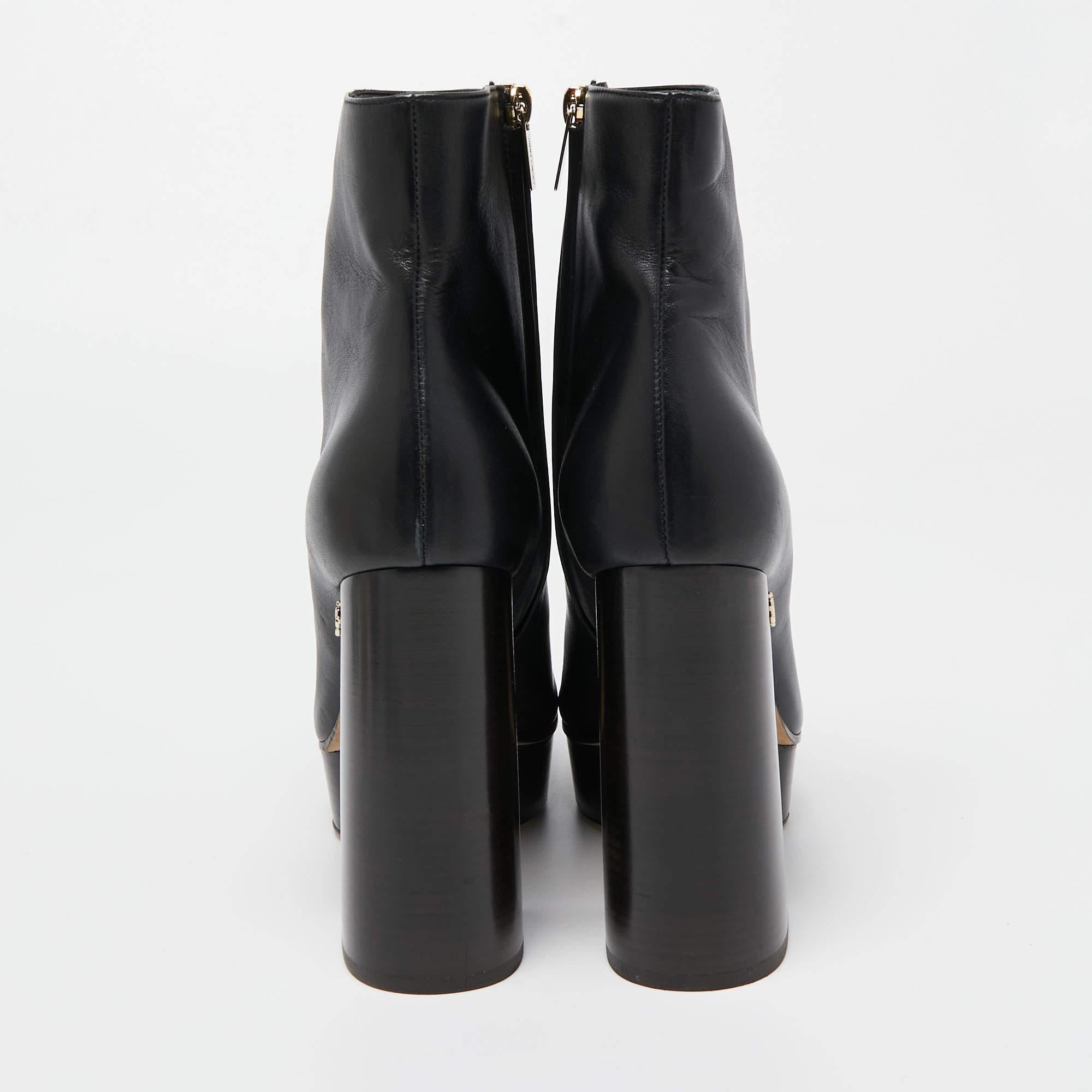 Jimmy Choo Black Leather Bryn Ankle Boots Size 39.5 In Good Condition For Sale In Dubai, Al Qouz 2