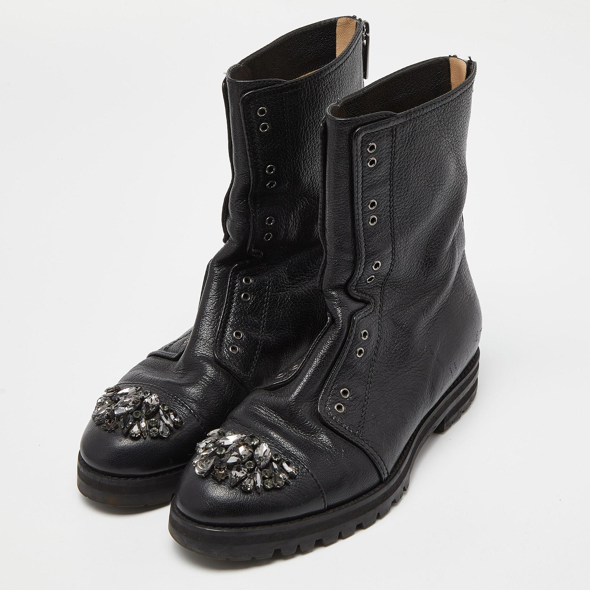 Elevate your style with these Jimmy Choo boots for women. Crafted with precision, these chic and versatile boots blend fashion and comfort, offering sophistication for every season.