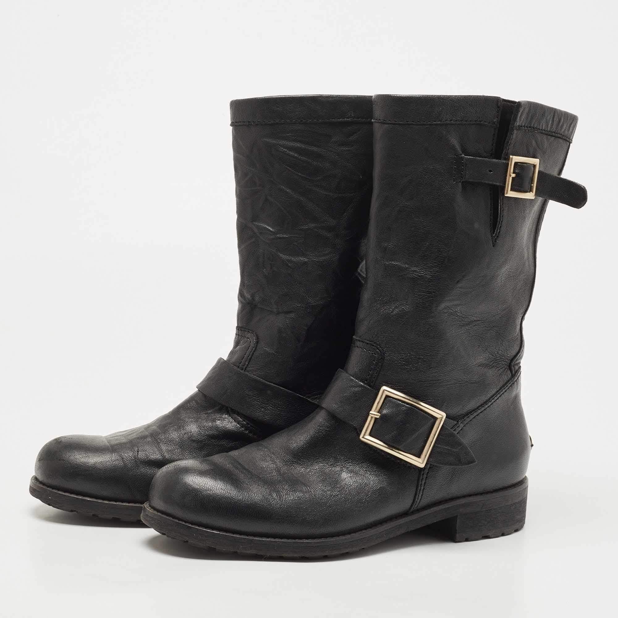 Boots are an essential part of your wardrobe, and these boots, crafted from top-quality materials, are a fine choice. Offering the best of comfort and style, this sturdy-soled pair would be great for a casual day out!

