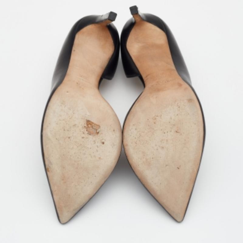 These elegant Jimmy Choo pumps will complement both your formal and casual wear. Crafted from leather into a pointed-toe silhouette, they are graced with a versatile black hue. The sleek pumps are complete with 10.5 cm heels and sturdy soles.