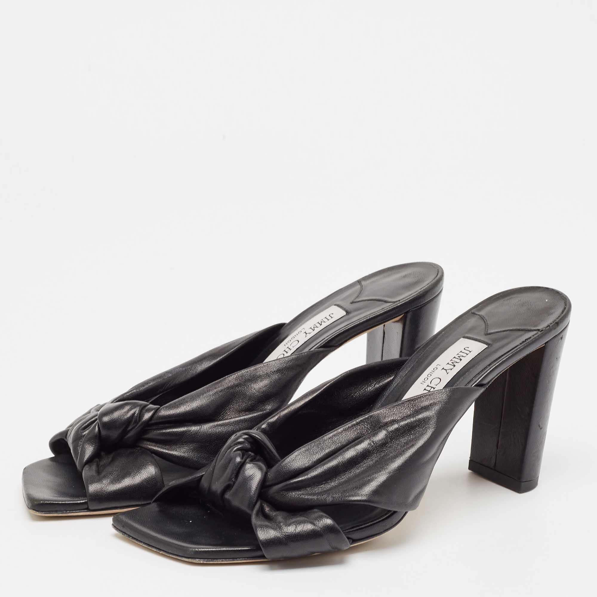 These sandals will frame your feet in an elegant manner. Crafted from quality materials  they display a classy design and comfortable insoles.
