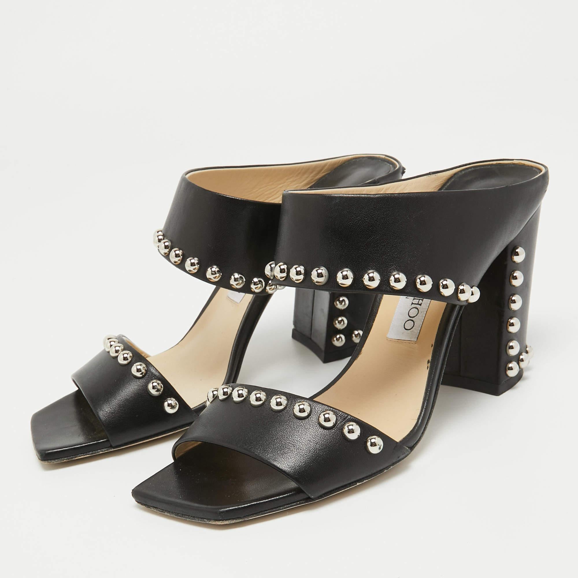 A perfect blend of luxury, style, and comfort, these designer mules are made using quality materials and frame your feet in the most elegant way. They can be paired with a host of outfits from your wardrobe. 