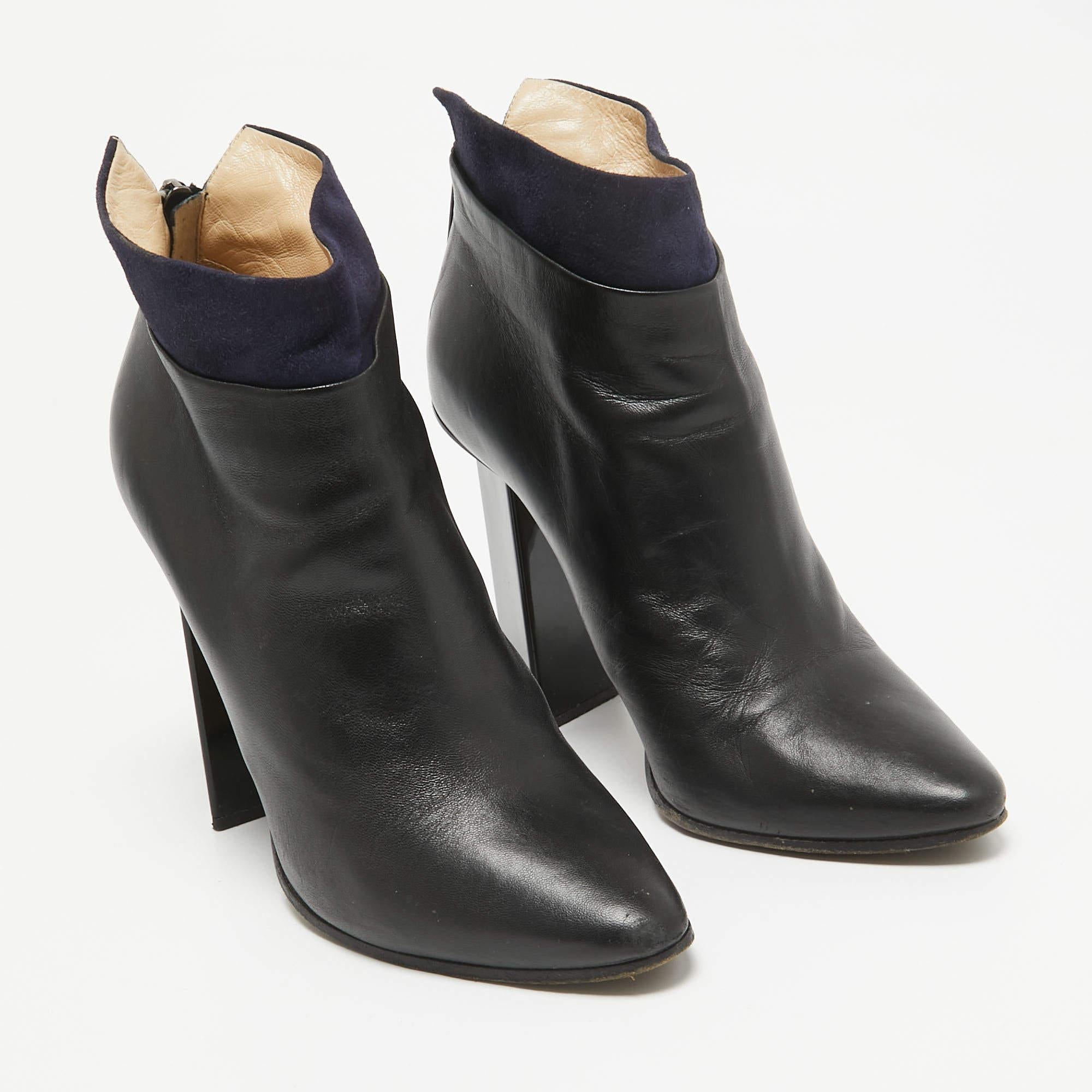 Jimmy Choo Noir/Bleu marine  Bottes de longueur cheville en cuir et daim taille 38,5 Pour femmes en vente