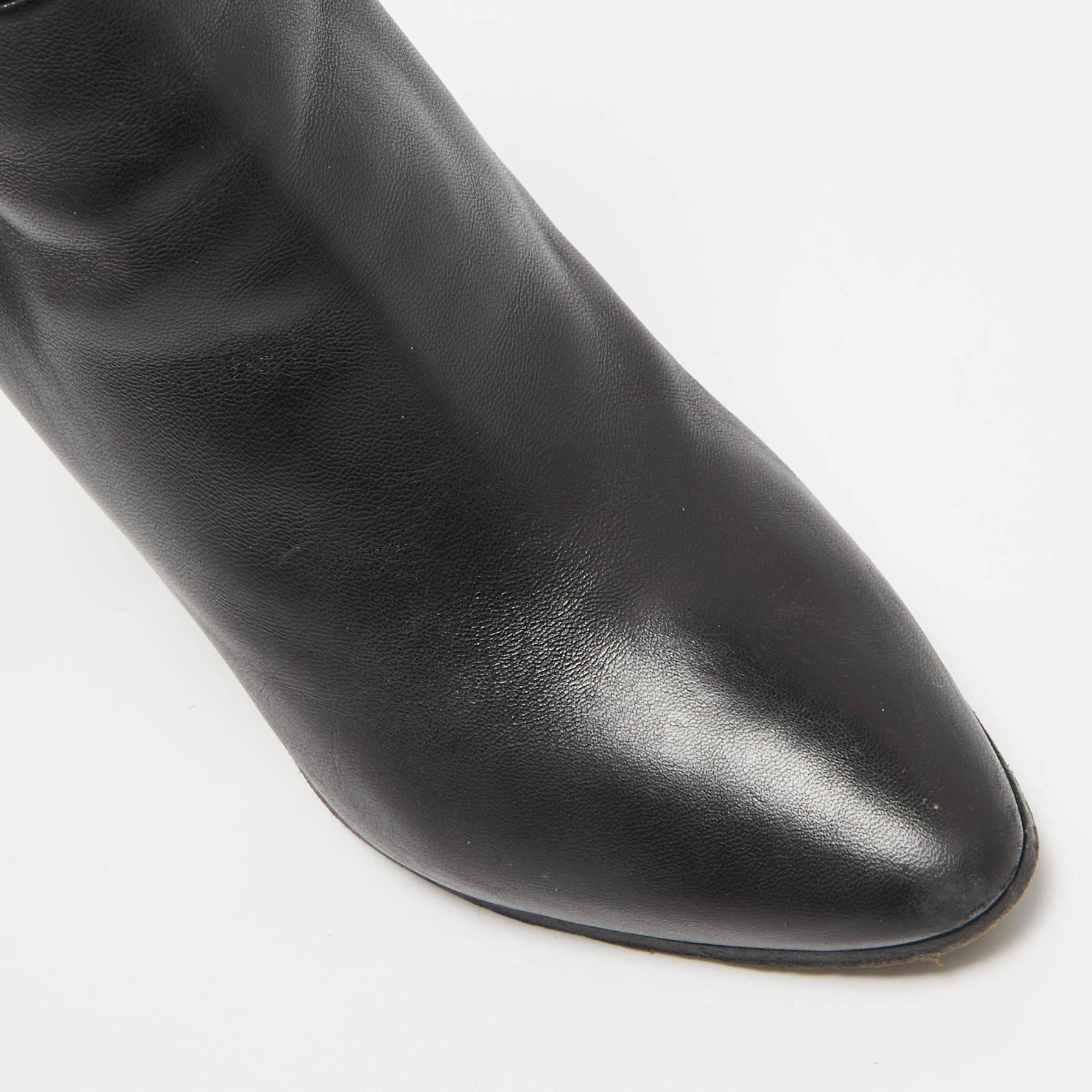 Jimmy Choo Noir/Bleu marine  Bottes de longueur cheville en cuir et daim taille 38,5 en vente 3