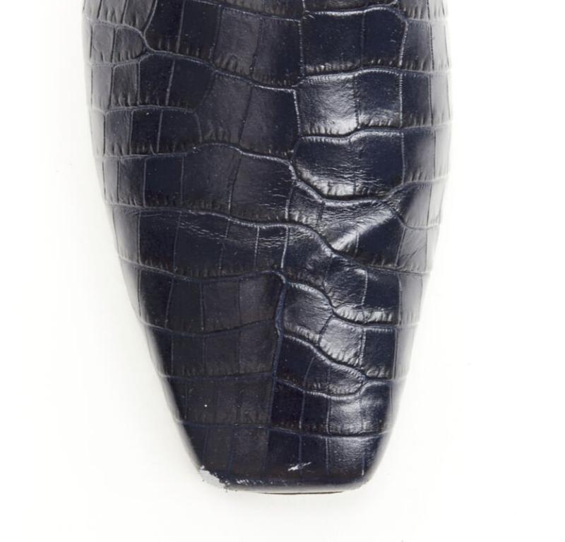 JIMMY CHOO - Chaussures à breloques à bout carré en cuir croco noir marine mock EU38 en vente 1