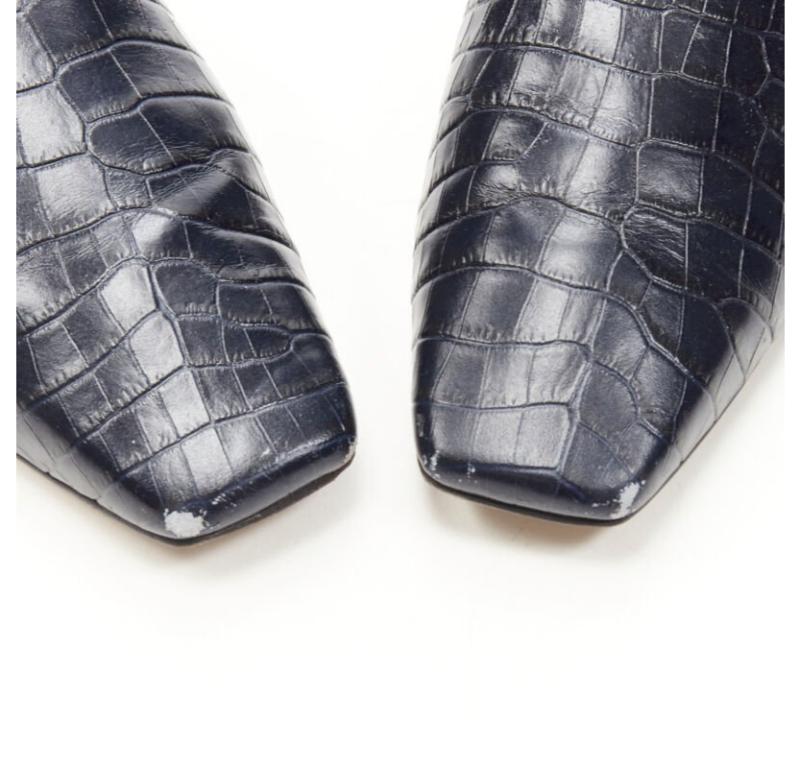 JIMMY CHOO - Chaussures à breloques à bout carré en cuir croco noir marine mock EU38 en vente 4