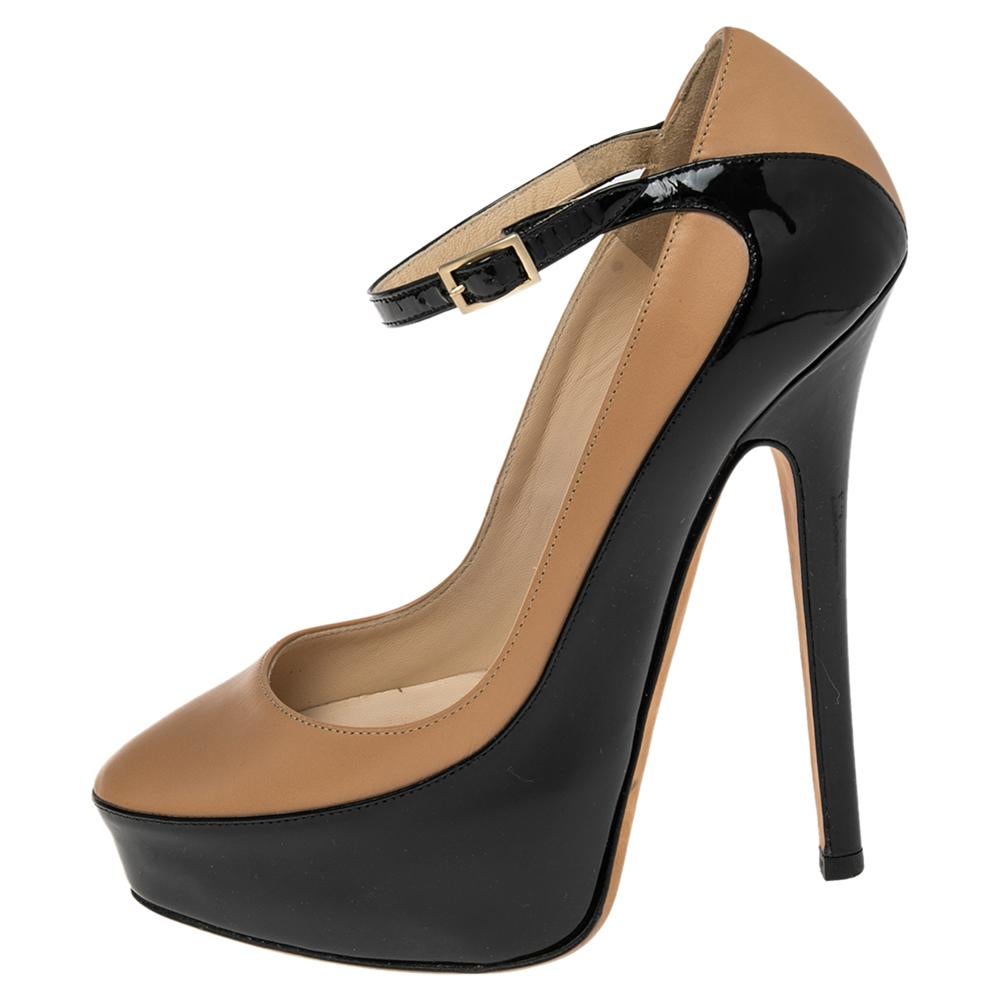 Jimmy Choo Black/Nude Patent and Leather Siskin Pumps Size 35.5 In Good Condition In Dubai, Al Qouz 2