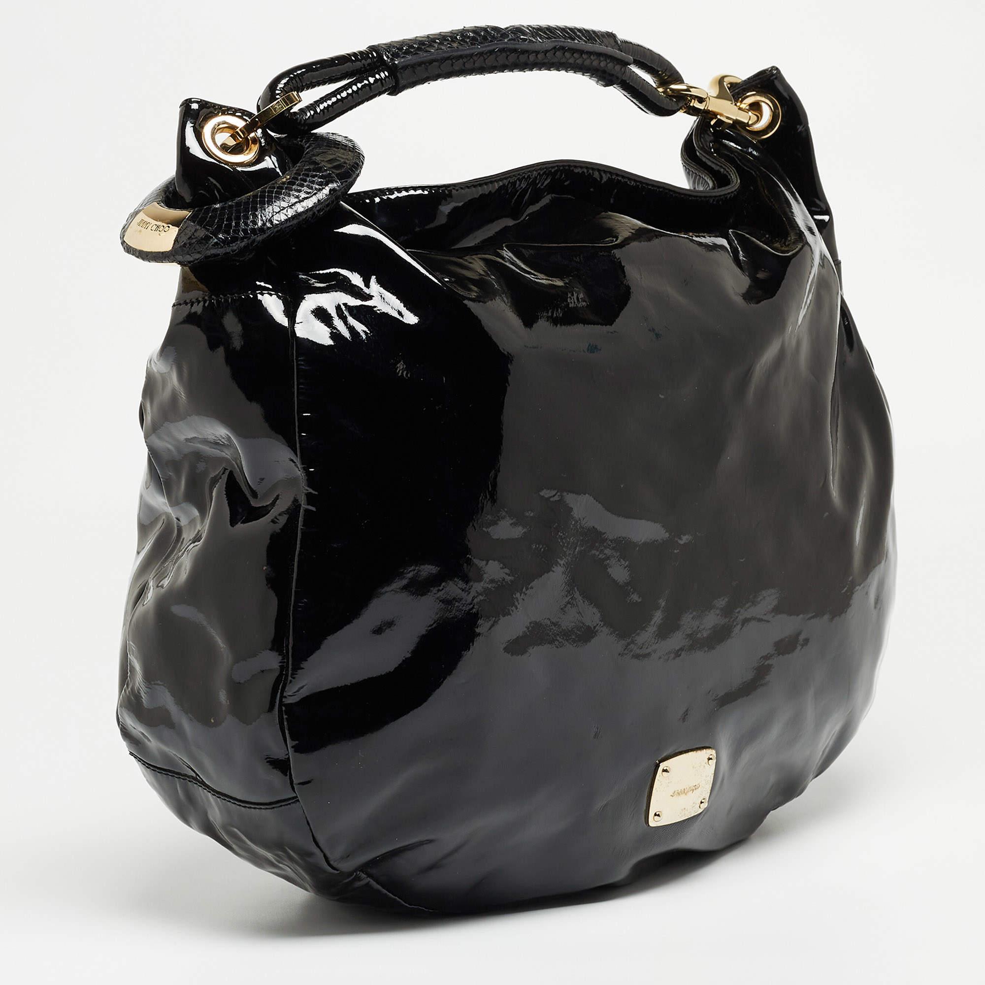 Stylish handbags never fail to make a fashionable impression. Make this designer hobo yours by pairing it with your sophisticated workwear as well as chic casual looks.


Includes
Original Dustbag, Authenticity Card