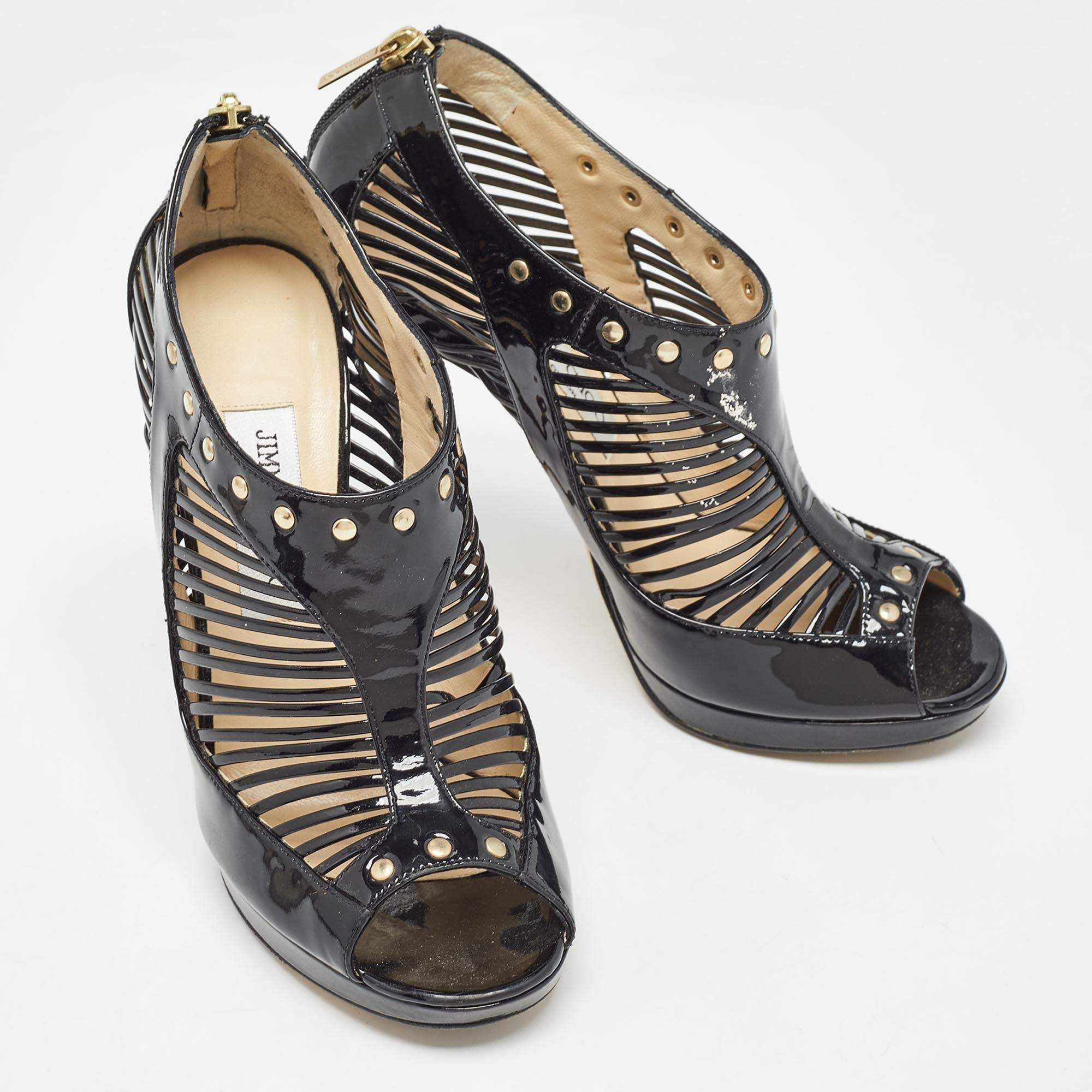 Jimmy Choo - Pompe a punta aperta in vernice nera con gabbia - misura 38,5 In condizioni buone in vendita a Dubai, Al Qouz 2