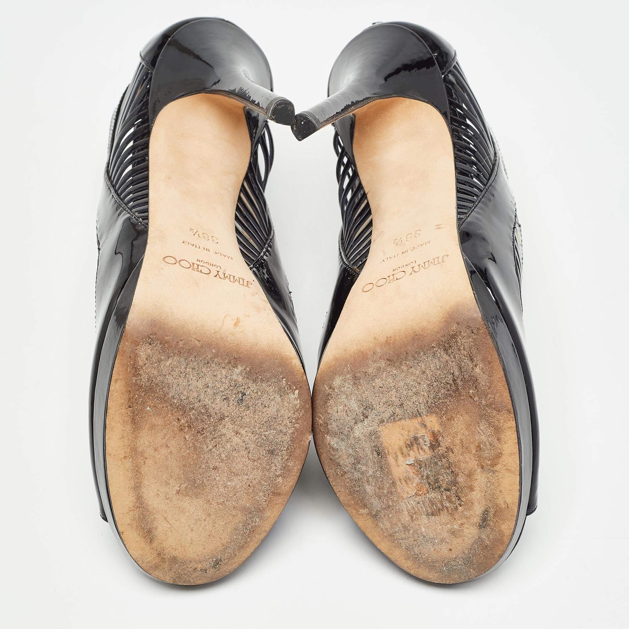 Jimmy Choo - Pompe a punta aperta in vernice nera con gabbia - misura 38,5 in vendita 1