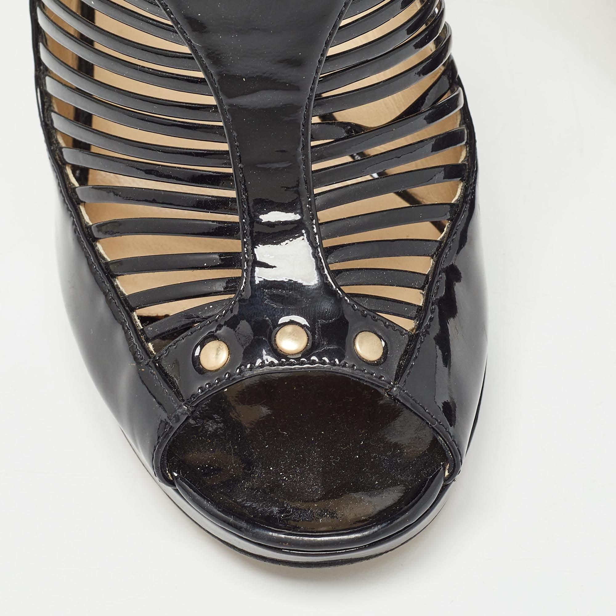 Jimmy Choo - Pompe a punta aperta in vernice nera con gabbia - misura 38,5 in vendita 2