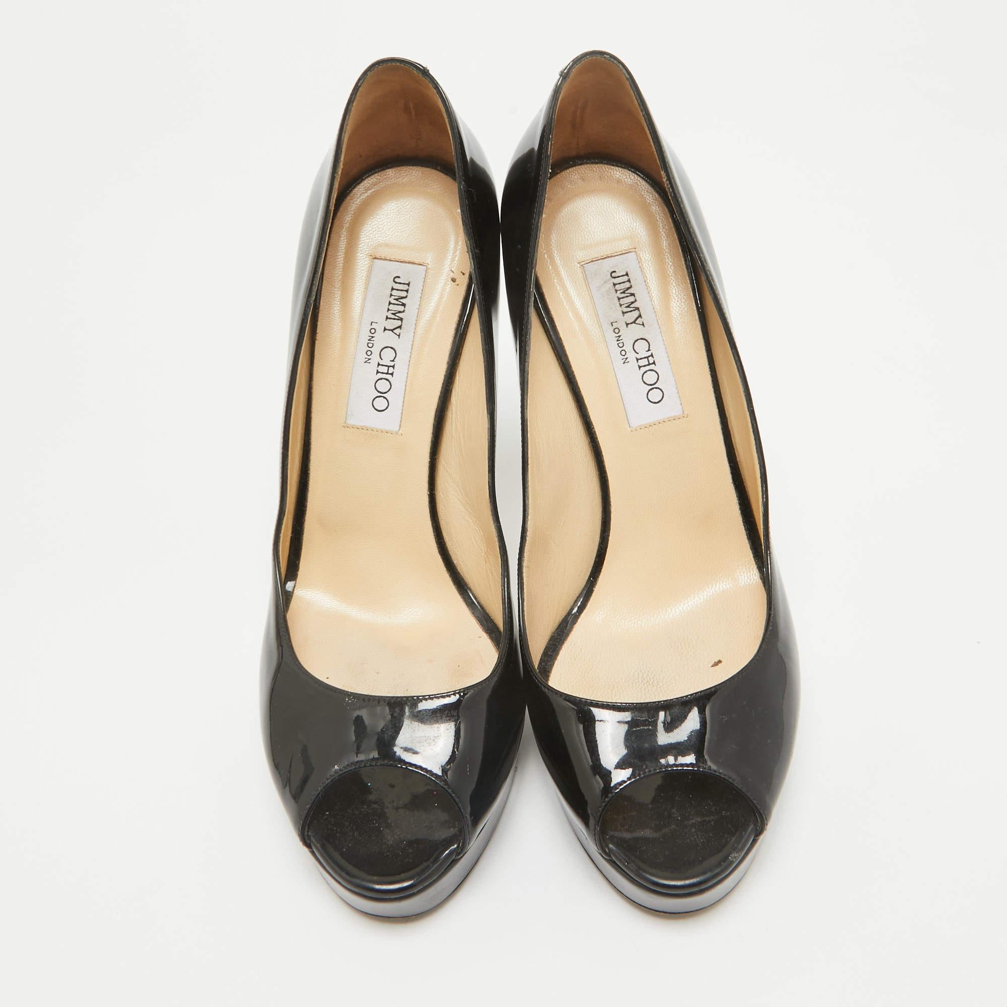 Jimmy Choo Black Patent Leather Crown Peep Toe Pumps Size 39 In Good Condition For Sale In Dubai, Al Qouz 2