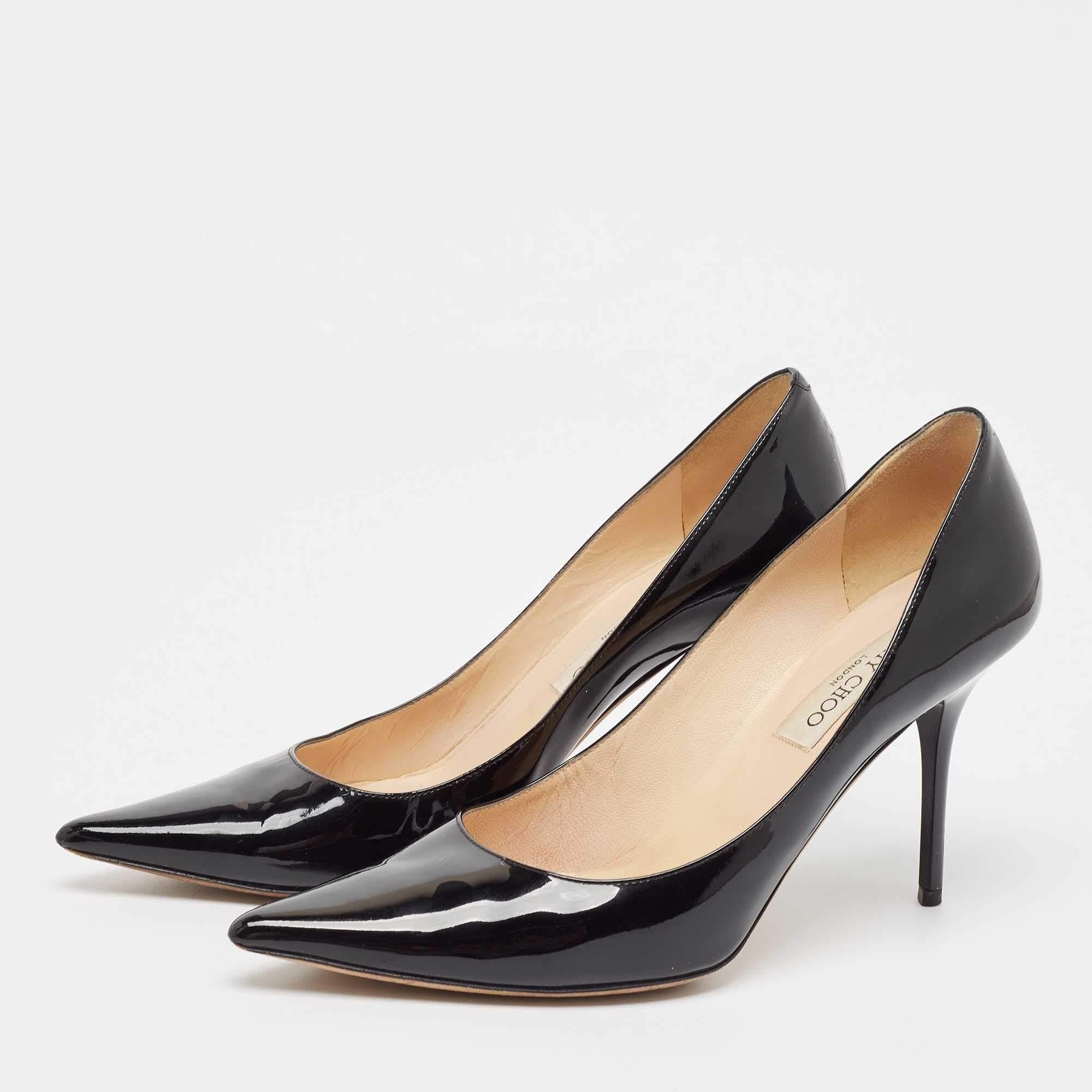 Curvaceous arches a feminine appeal and a well built structure define this set of designer pumps. Coming with comfortable insoles and sleek heels style them with your favorite outfits.
