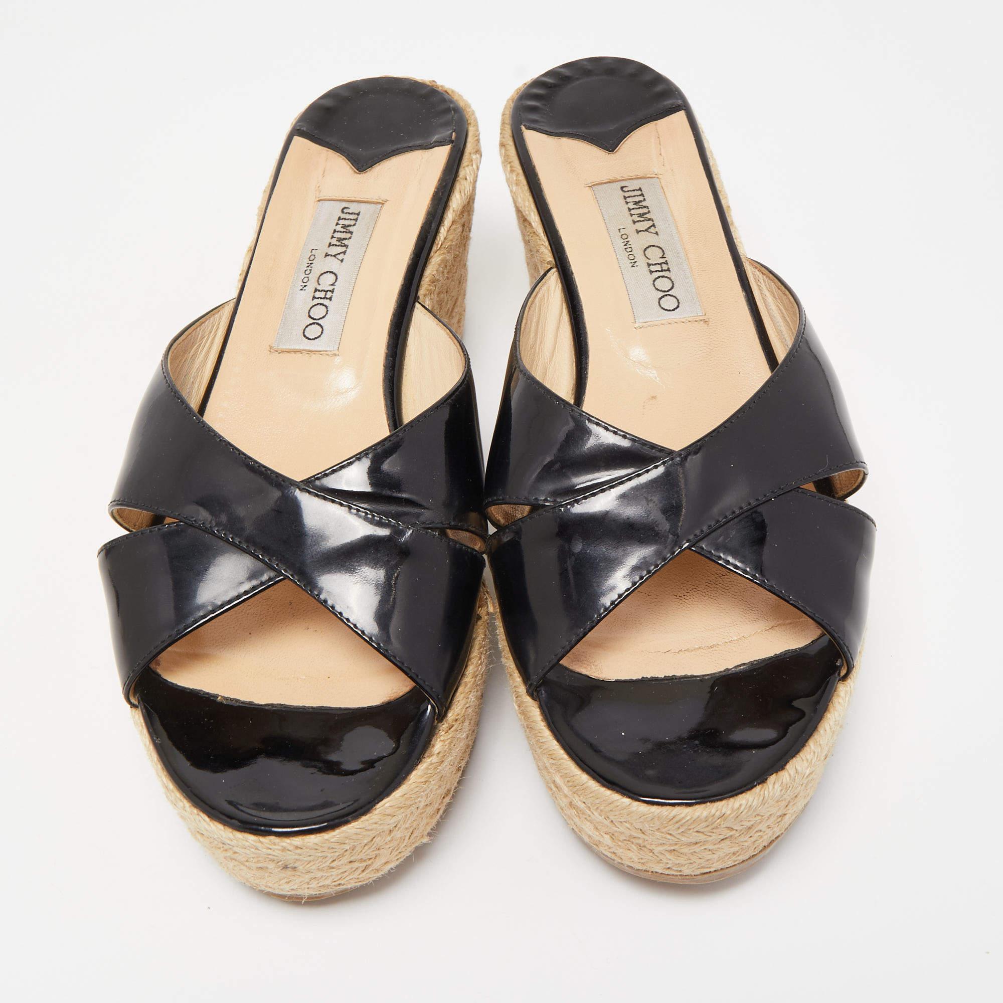 Jimmy Choo Black Patent Leather Phyllis Wedge Espadrille Platform Sandals Size 3 In Good Condition For Sale In Dubai, Al Qouz 2