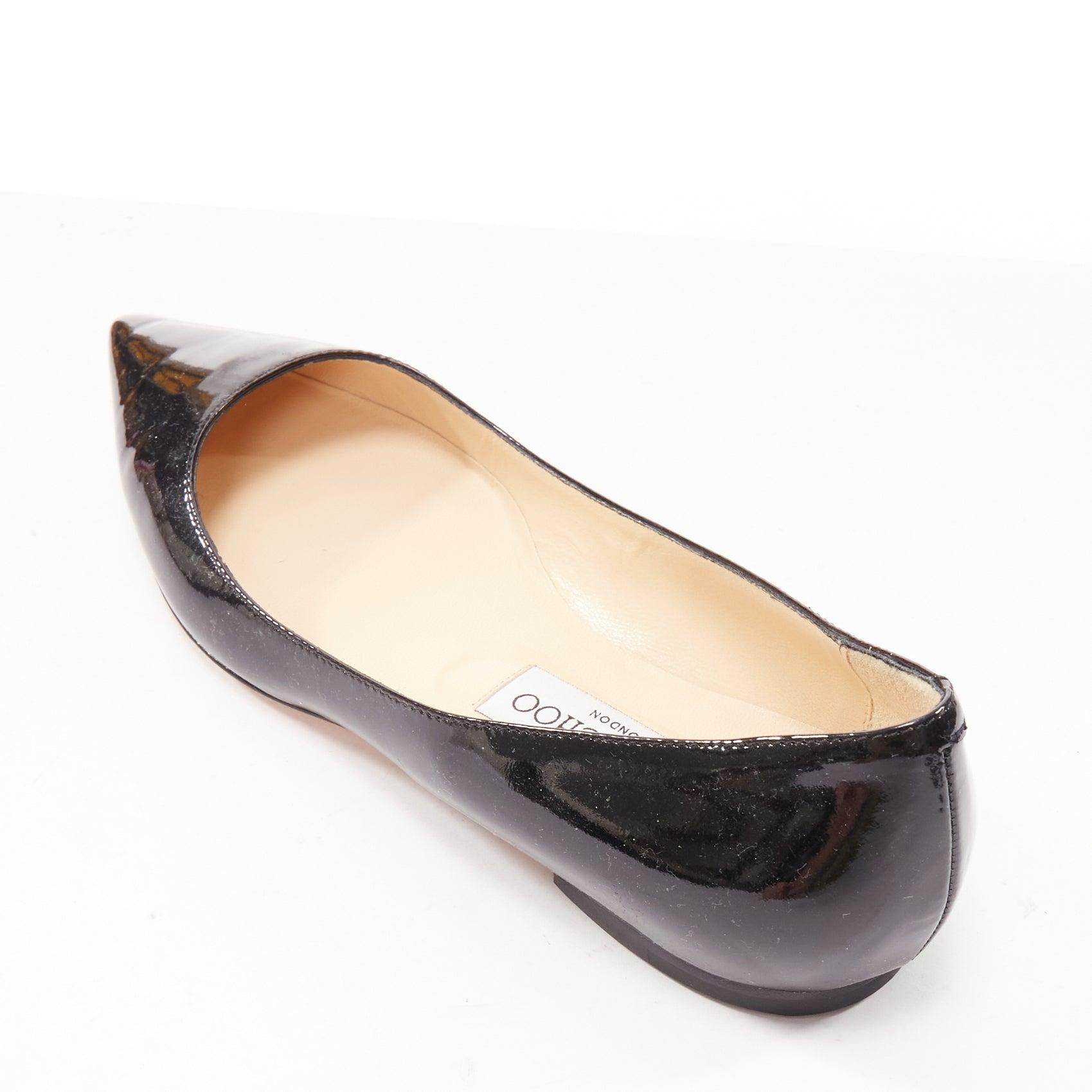JIMMY CHOO chaussures plates à bouts pointus en cuir verni noir EU37 en vente 3