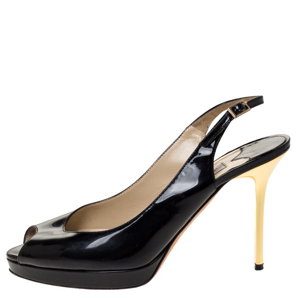 Sturdy and durable, these sandals, crafted out of patent leather, will lend a sophisticated vibe to your look. The Jimmy Choo slingback sandals feature peep toes, buckle straps and 10 cm heels. The black pair is complete with the label on the