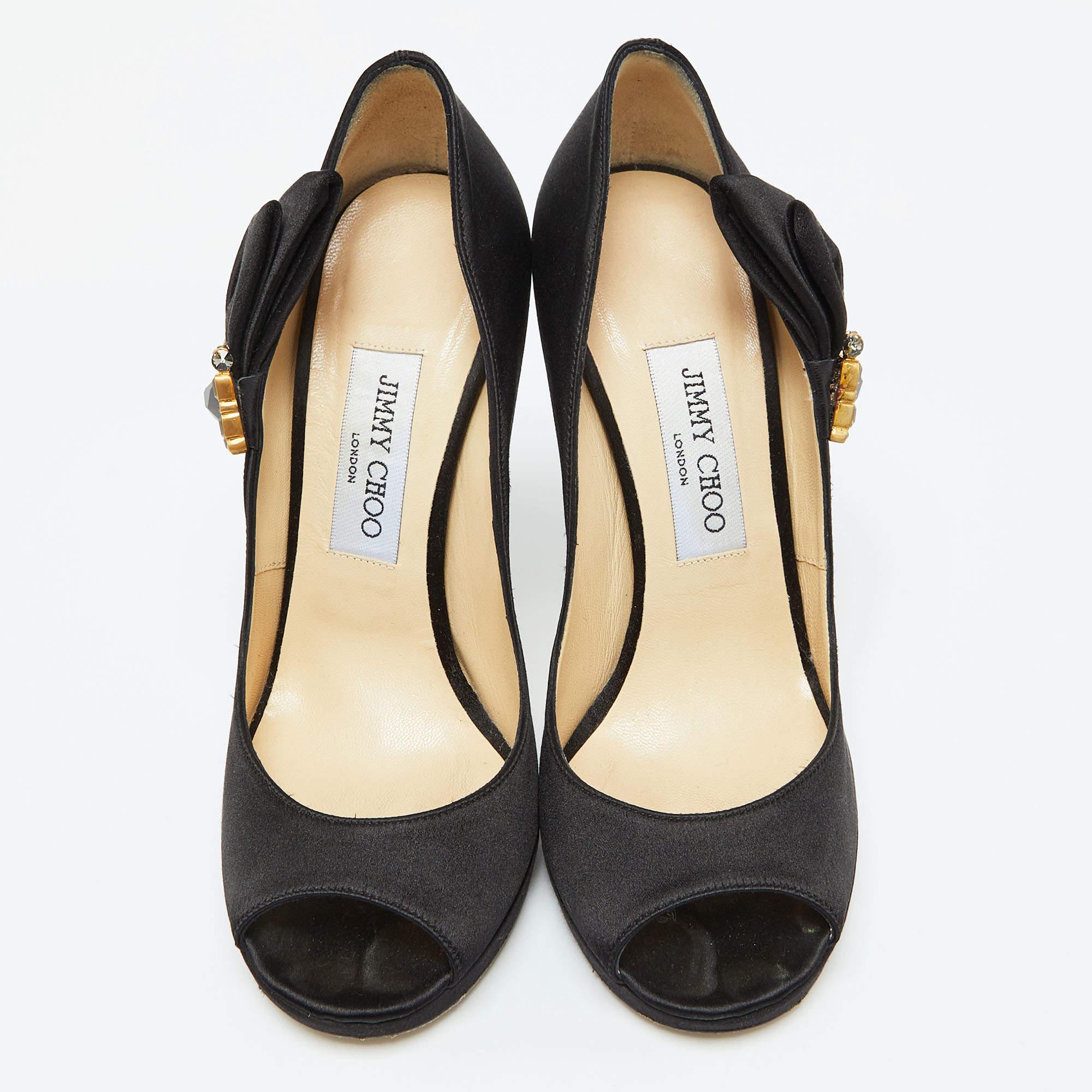 Jimmy Choo Black Satin Bow Pumps Size 38 In Good Condition For Sale In Dubai, Al Qouz 2