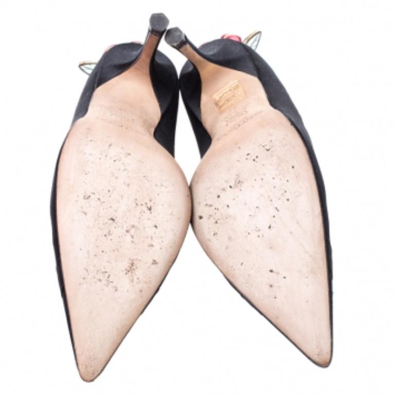 Jimmy Choo Schwarz Satin Plastik Blume Clip Spitze Zehe Pumps Größe 37 Damen im Angebot