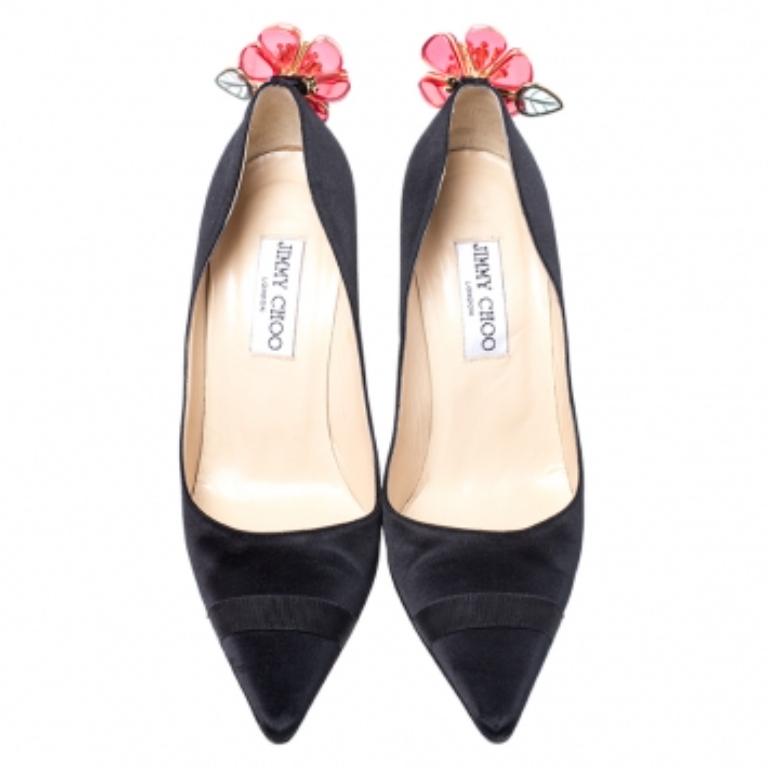 Jimmy Choo Schwarz Satin Plastik Blume Clip Spitze Zehe Pumps Größe 37 im Angebot 4