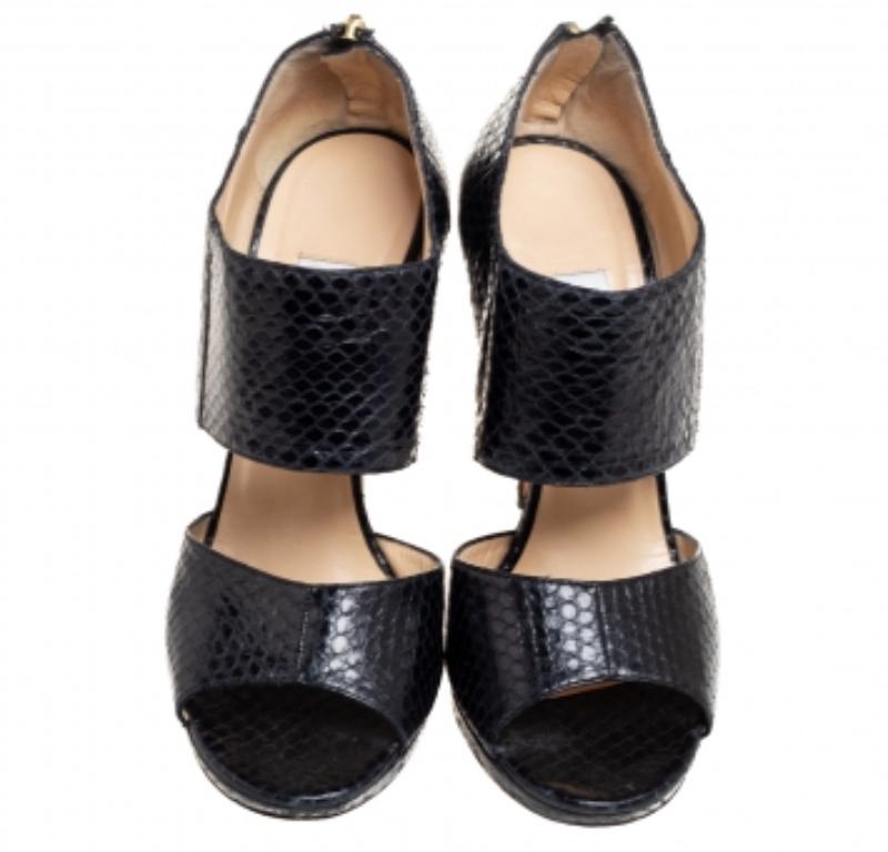 Jimmy Choo Sandales privées en cuir de serpent noir Taille 38 Bon état - En vente à Dubai, Al Qouz 2