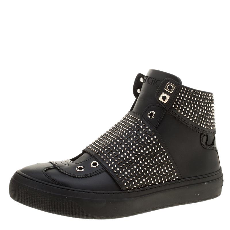 These Jimmy Choo sneakers are trendy and stylish. Richly crafted from leather, they feature a high top design with eyelets and studs on the elastic trims and counters. The sneakers also carry the brand's label on the heels. You are sure to make a