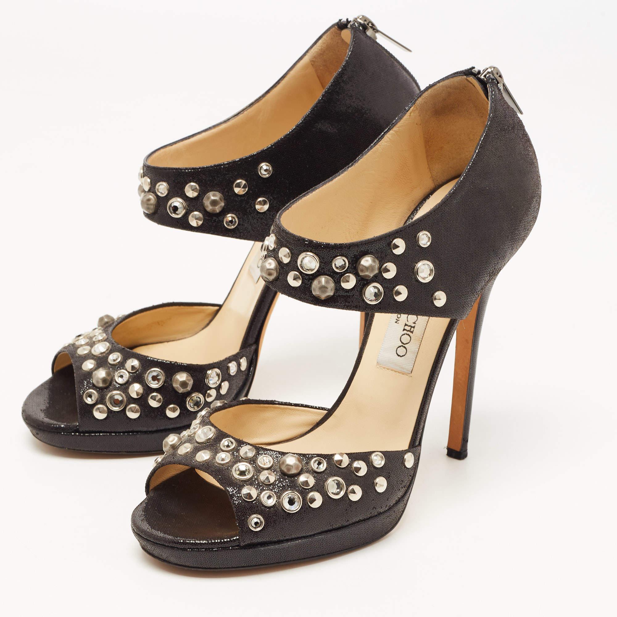 These timeless designer shoes are meant to last you season after season. They have a comfortable fit and high quality finish.
