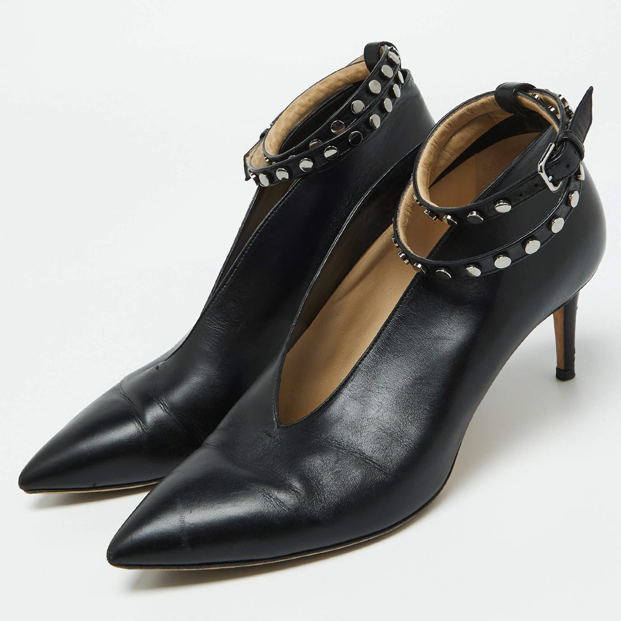 Exhibit an elegant style with this pair of pumps. These elegant shoes are crafted from quality materials. They are set on durable soles and sleek heels.