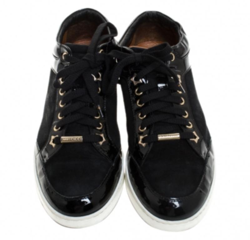 Jimmy Choo - Baskets basses Miami en daim et cuir verni - Taille 39,5 Bon état - En vente à Dubai, Al Qouz 2