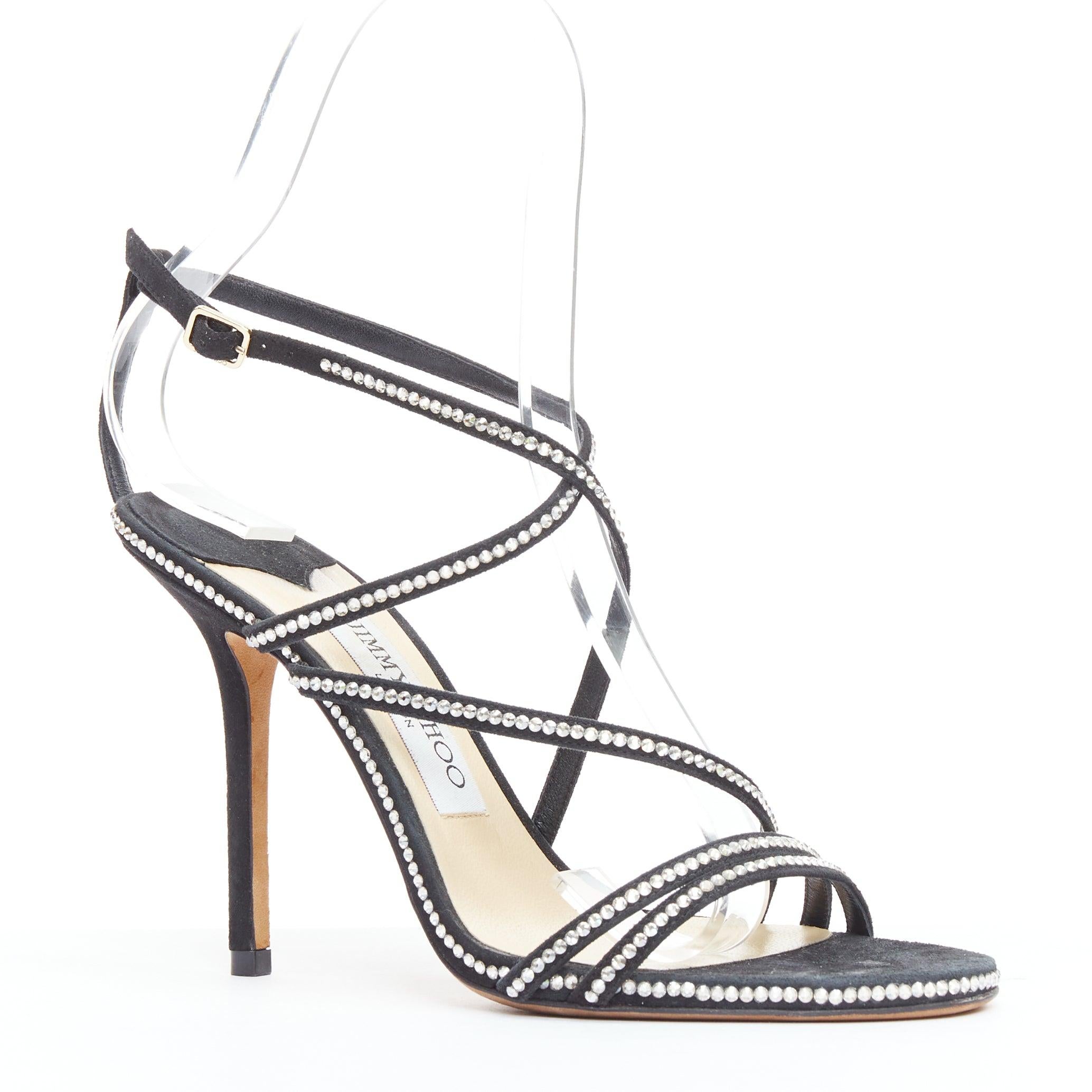 JIMMY CHOO - Sandales à brides en daim noir et cristaux EU36
Référence : JACG/A00227
Marque : Jimmy Choo
MATERIAL : Suède
Couleur : noir, transparent
Motif : Cristaux
Fermeture : Bracelet de cheville
Doublure : Cuir nude
Fabriqué en :