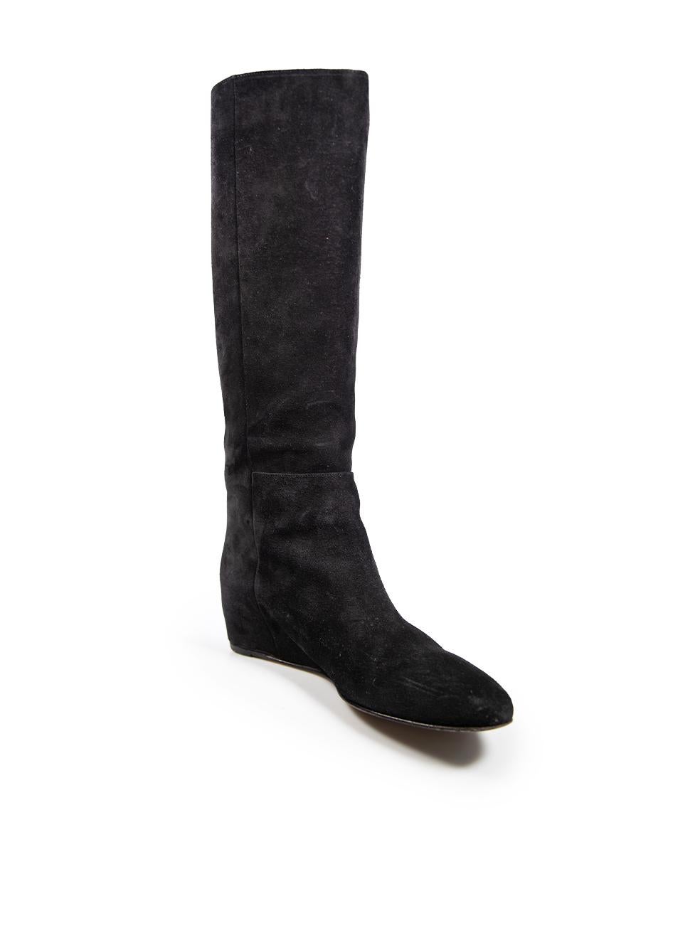 CONDITION is Very Good. Minor wear to the boots is evident. Abrasion to the toe box, vamp, heel, counter and upper half of both shoes on this used Jimmy Choo designer resale item. These shoes come with the original box.

Details




Model: