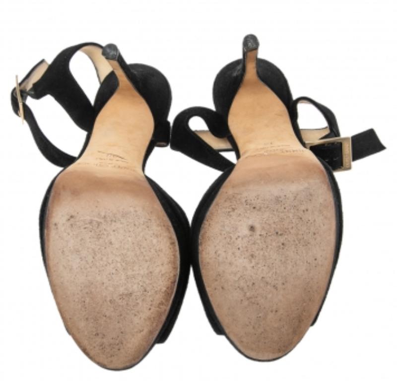 Jimmy Choo - Sandales en daim noir à plateforme et courroie de cheville - Taille 38 État moyen à Dubai, Al Qouz 2