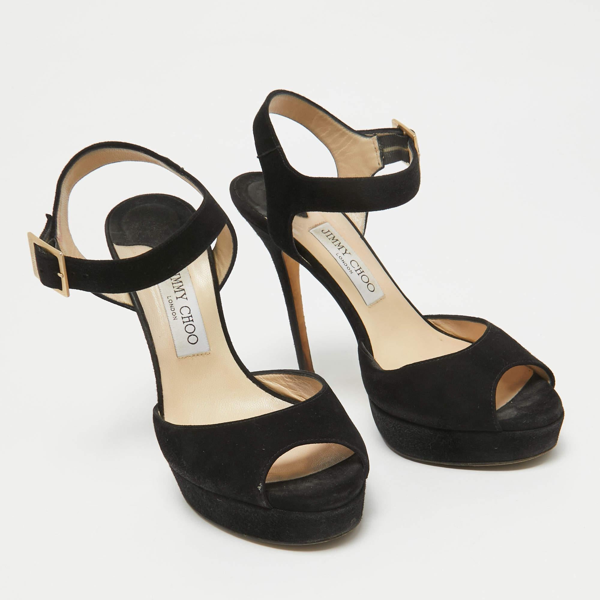 Jimmy Choo Sandali con cinturino alla caviglia in pelle scamosciata nera misura 39 In condizioni discrete in vendita a Dubai, Al Qouz 2
