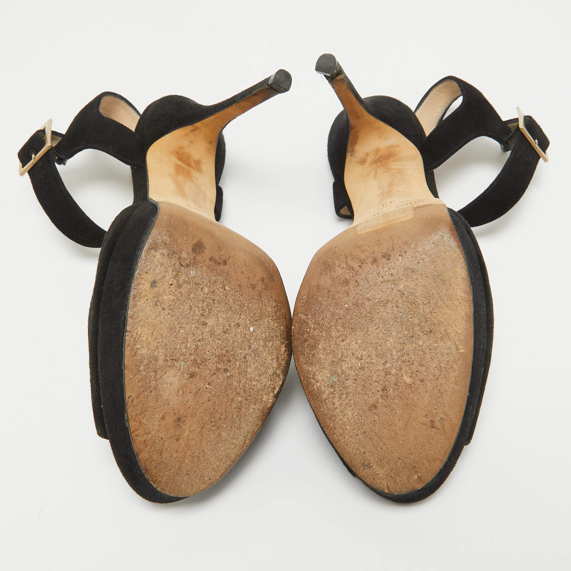 Jimmy Choo Sandali con cinturino alla caviglia in pelle scamosciata nera misura 39 in vendita 1
