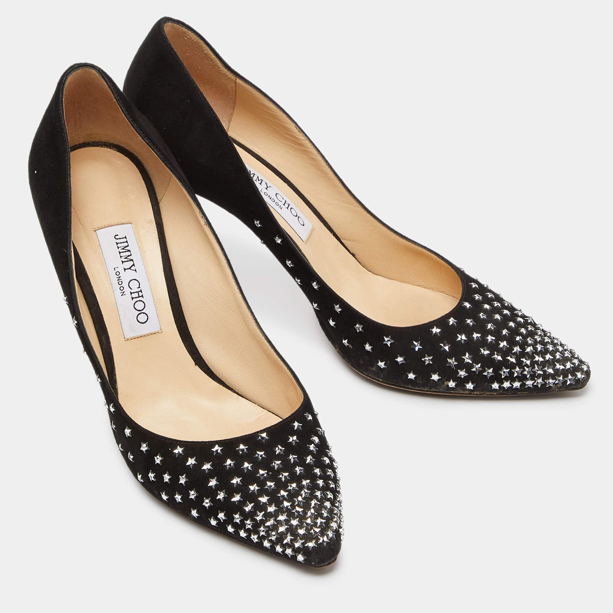 Jimmy Choo - Escarpins à bouts pointus en daim noir avec ornements en cristal Romi - Taille 39,5 État moyen - En vente à Dubai, Al Qouz 2