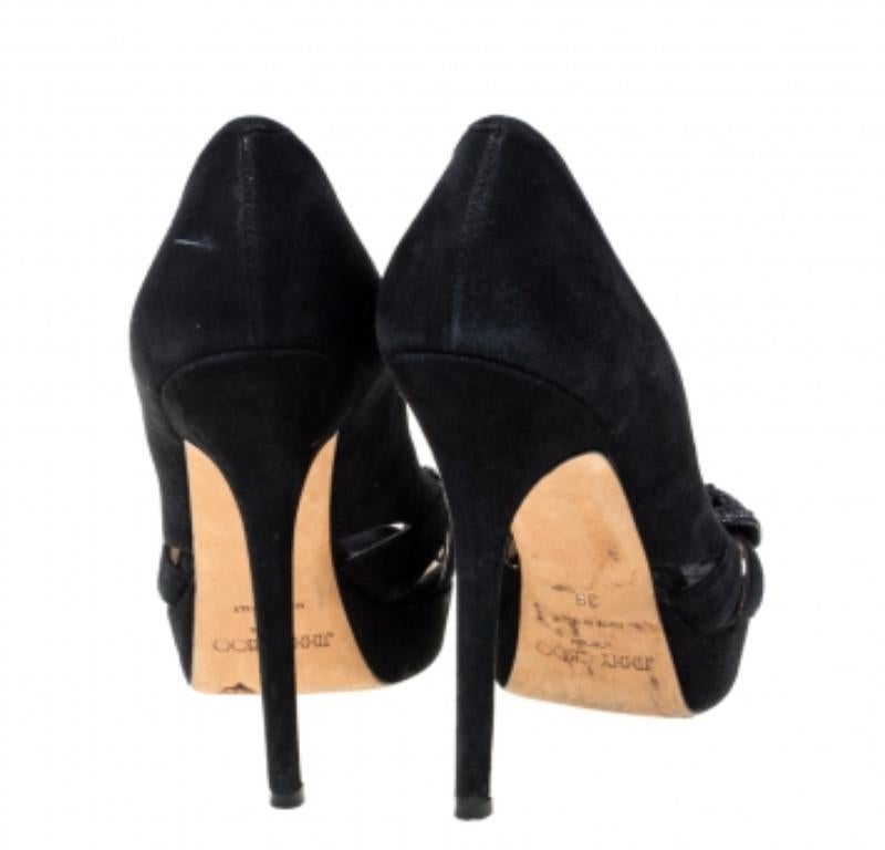 Jimmy Choo Black Suede Taja Crystal Embellished Bow Peep Toe Pumps Size 38 In condizioni discrete in vendita a Dubai, Al Qouz 2