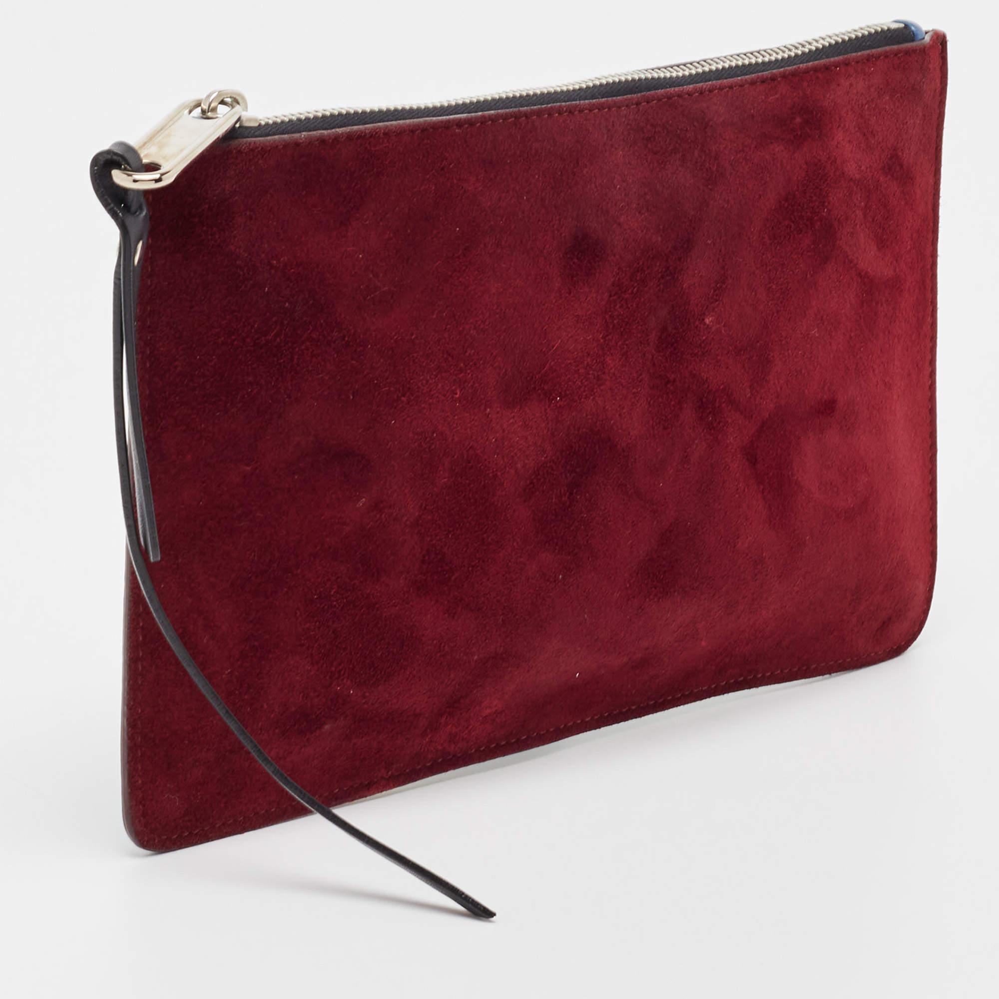 This designer clutch is a creation marked by excellent craftsmanship and refined style. This zip clutch is crafted with skill and impeccably finished to be a luxurious accessory in your hand.

