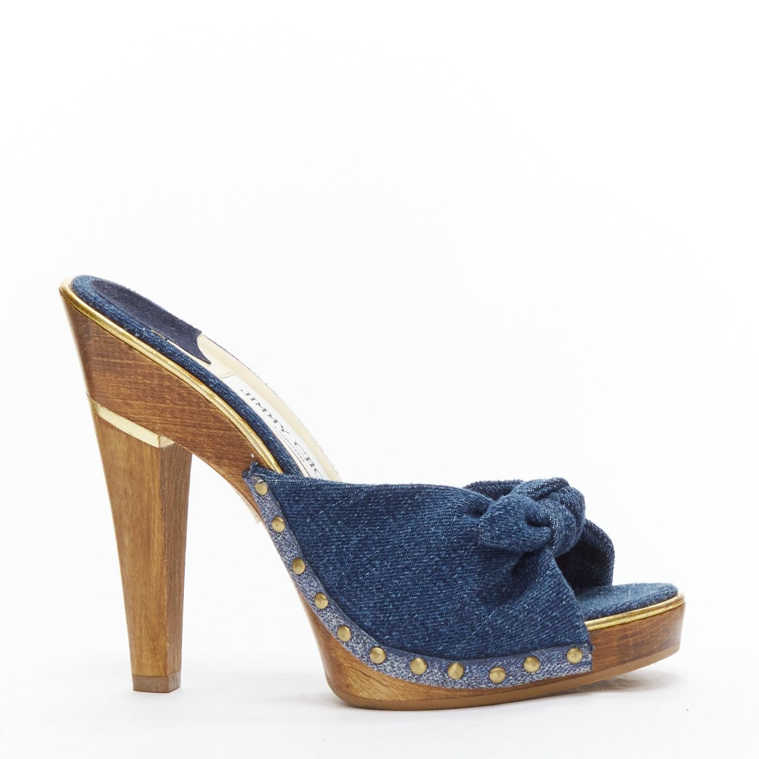JIMMY CHOO blue denim bow brown wood platform mules EU37
Reference: CELE/A00004
Brand: Jimmy Choo
Material: Denim, Wood, Leather
Color: Blue, Brown
Pattern: Solid
Closure: Slip On
Lining: Nude Leather
Made in: Italy

CONDITION:
Condition: Very good,