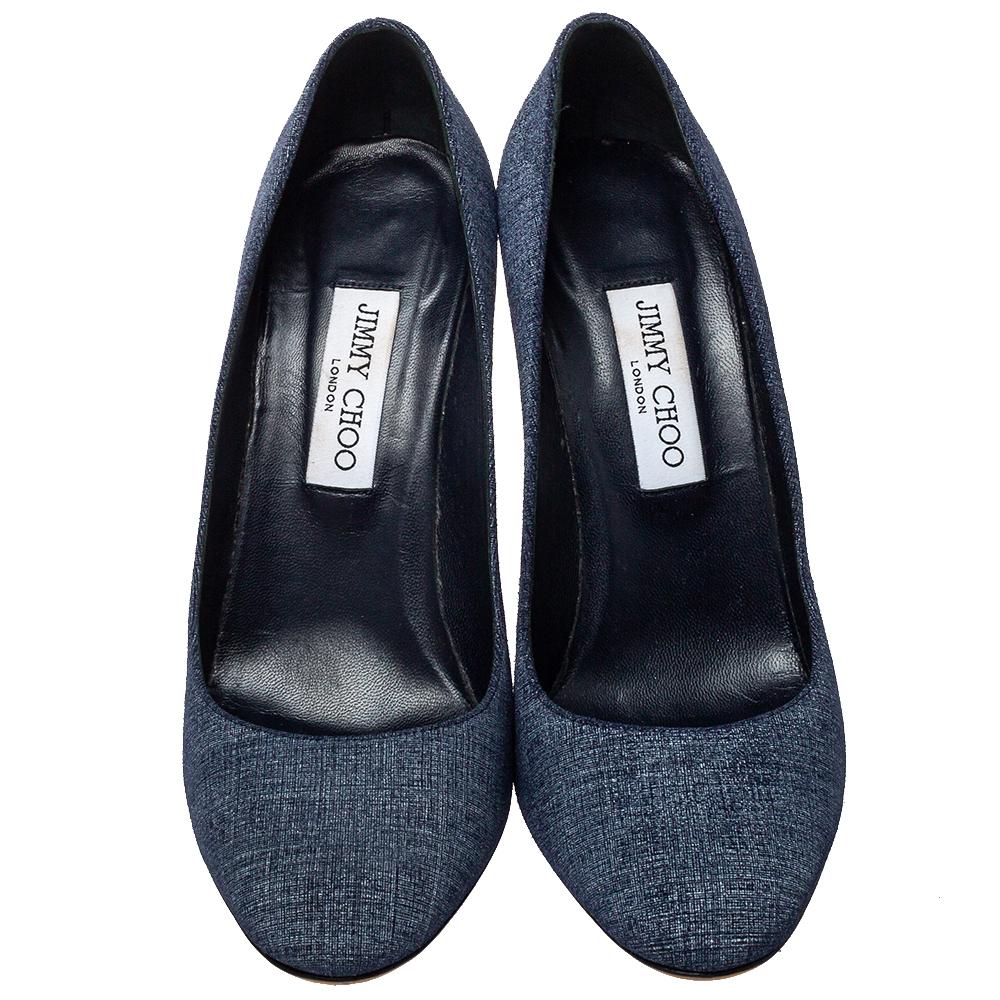 Flawless, these Jimmy Choo pumps will prove to be an amazing buy! They are brought to life using blue denim and styled with almond toes and 10.5 cm heels. Comfortable leather-lined insoles complete this sophisticated pair.

