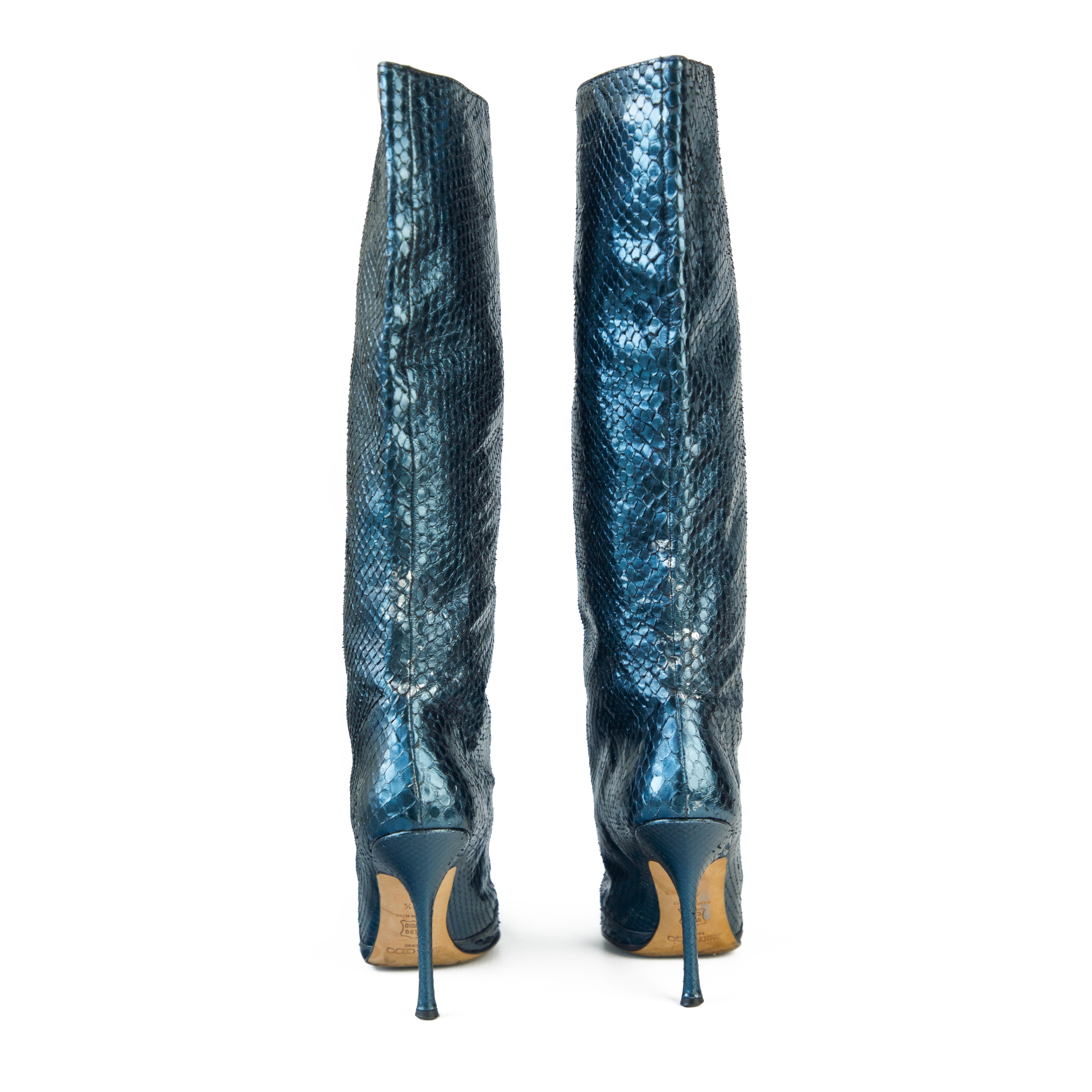 Jimmy Choo - Bottes hauteur genou en python bleu métallisé, taille 40,5 Pour femmes en vente
