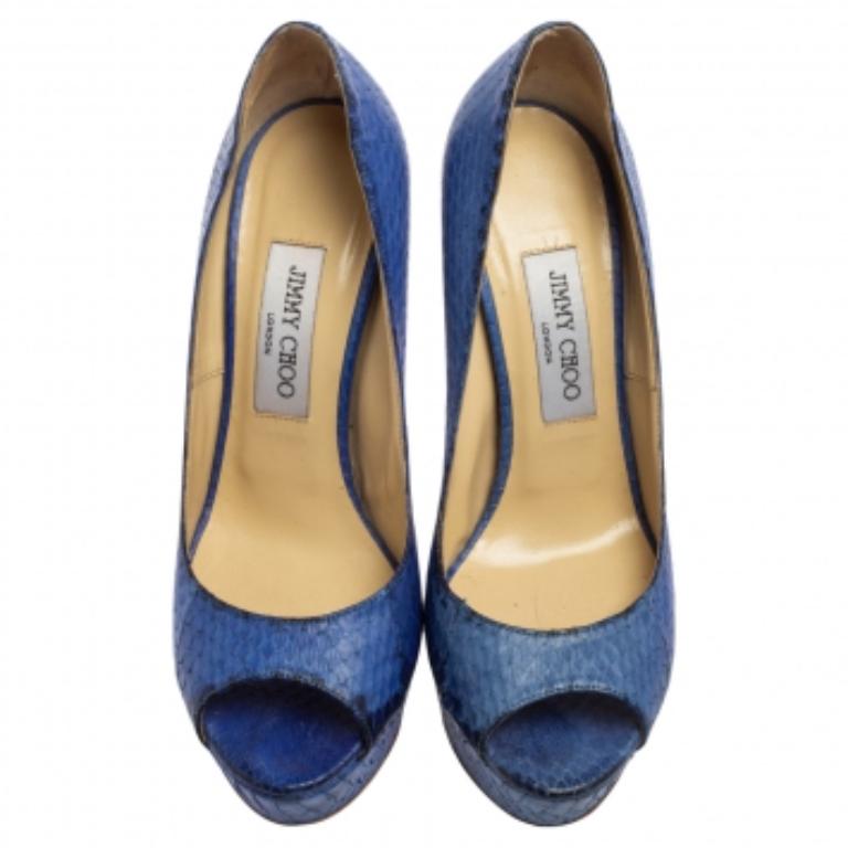 Jimmy Choo Bombas de plataforma con puntera abierta de piel de pitón azul en relieve Talla 39 Azul en venta