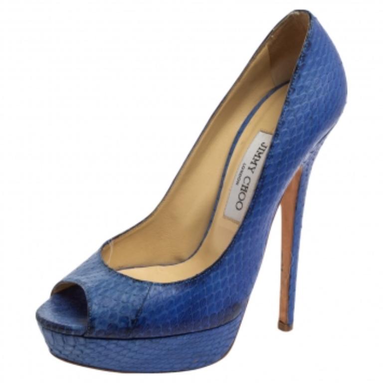 Jimmy Choo Bombas de plataforma con puntera abierta de piel de pitón azul en relieve Talla 39 en venta 1