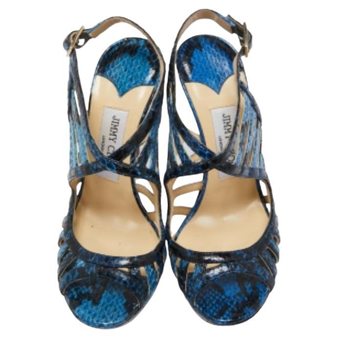 Ces sandales encadreront vos pieds de manière élégante. Fabriquées à partir de matériaux de qualité, elles arborent une présentation élégante, des semelles intérieures confortables et des talons durables.