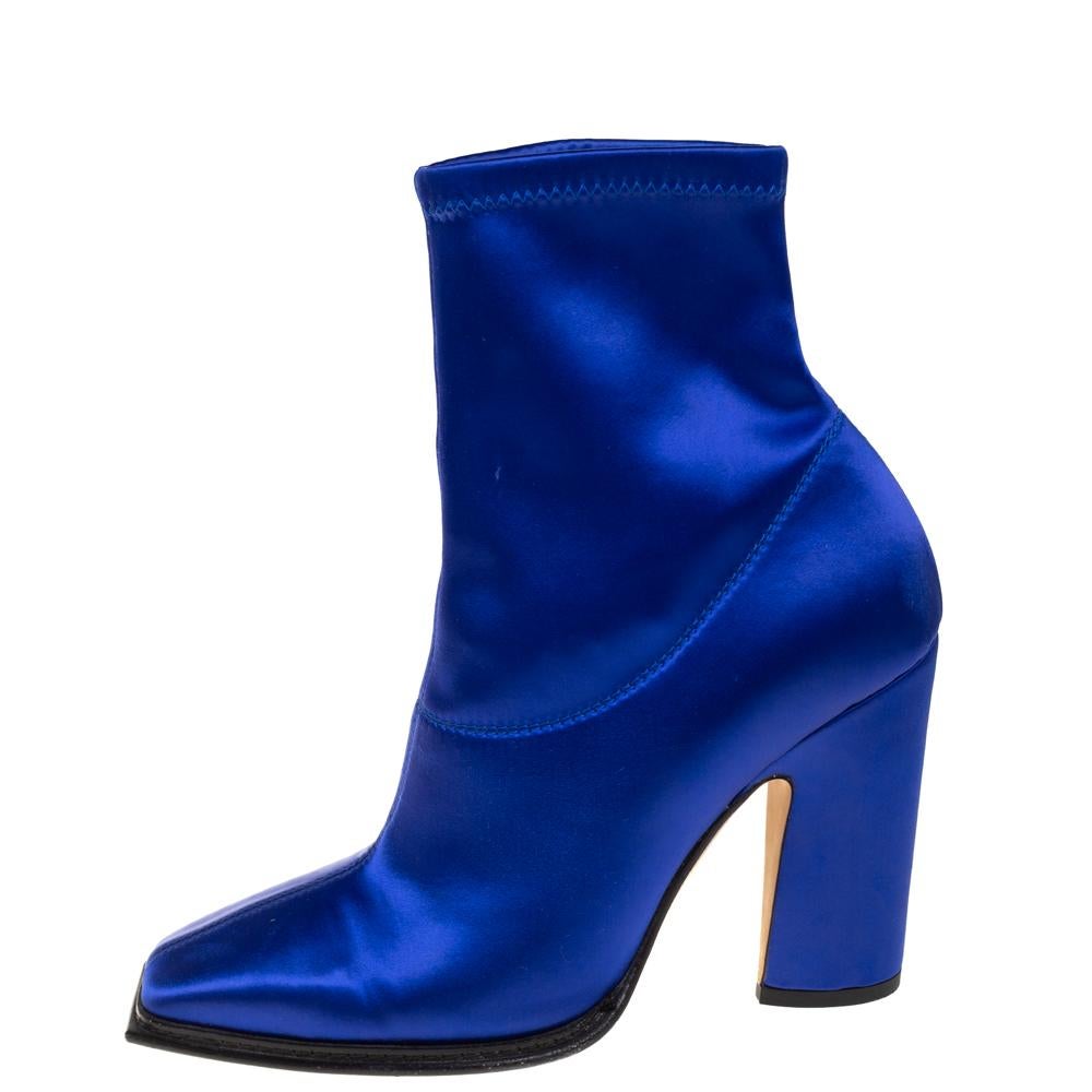 Jimmy Choo promises to elevate your style with this fabulous pair of boots. Built to last and add sophistication, these blue satin boots are all you need. They have been styled with closed square toes and neat stitch details. They are endowed with