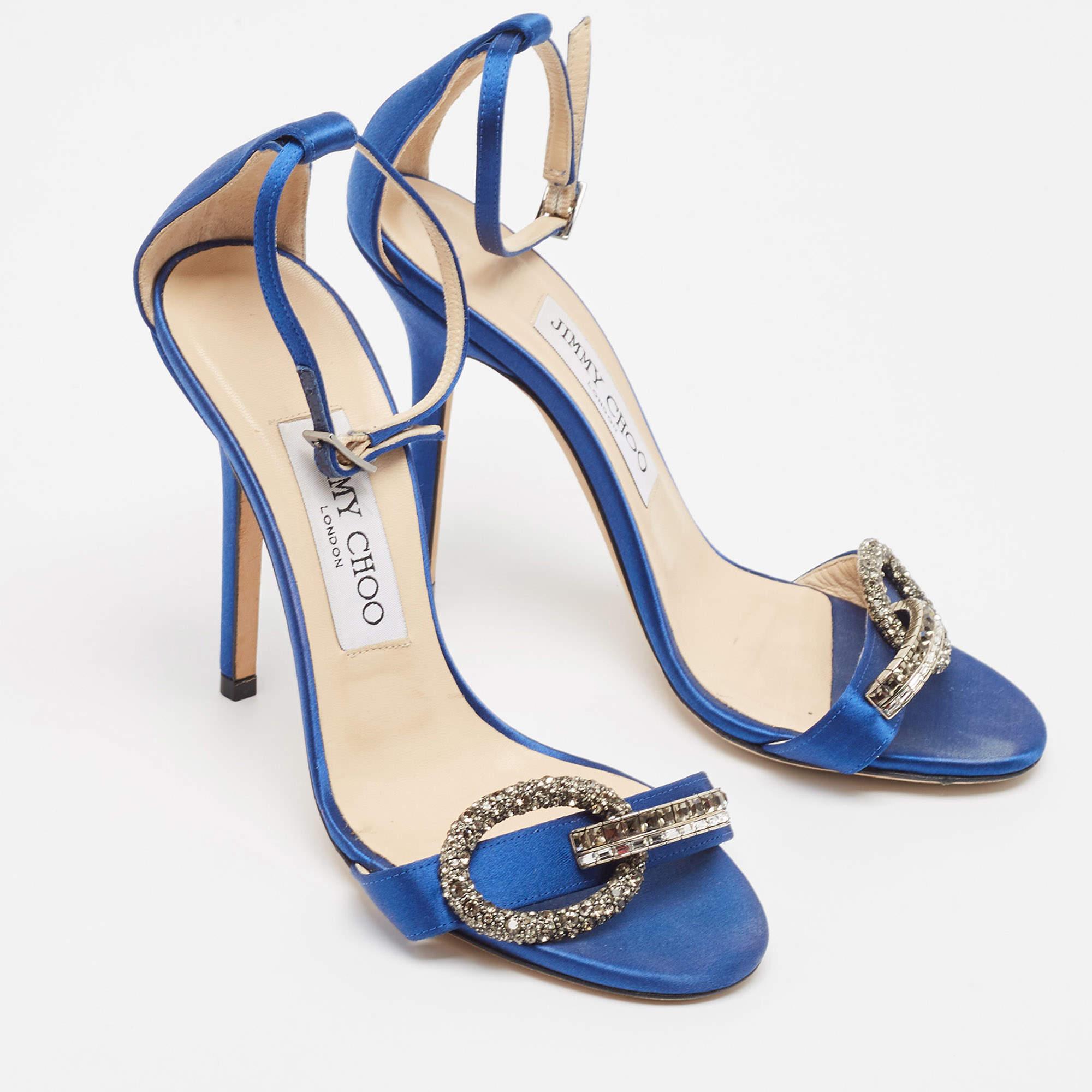 Jimmy Choo Sandalias con tira al tobillo Tamsyn de satén azul Talla 35.5 en Excelente estado para la venta en Dubai, Al Qouz 2